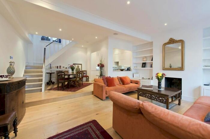 5 Bedroom Mews House To Rent In Spear Mews, London, SW5