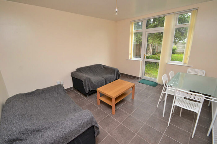 5 Bedroom Detached House To Rent In Derby Road, Lenton, Nottingham, NG7