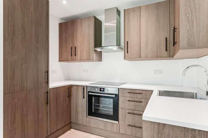 1 Bedroom Flat To Rent In Parkview House, Green Lanes, N8