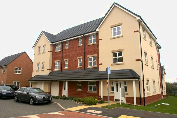 2 Bedroom Flat To Rent In Draper Close, Andover, SP11