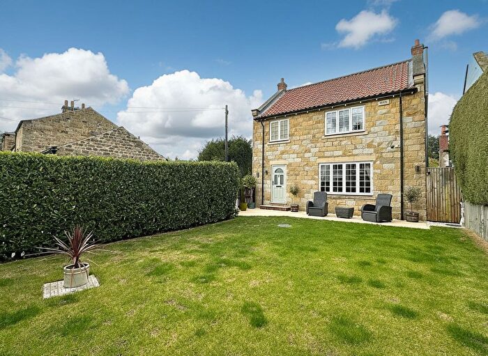 3 Bedroom Detached House For Sale In South Street, Scalby, YO13