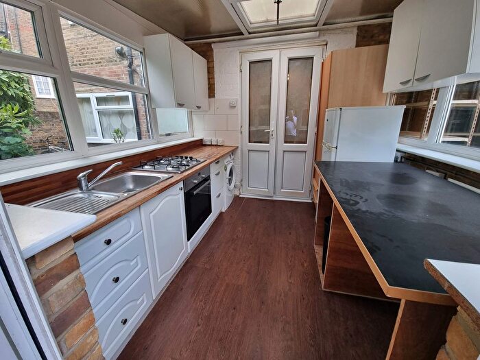 2 Bedroom Flat To Rent In Mercers Road, Holloway London, N19