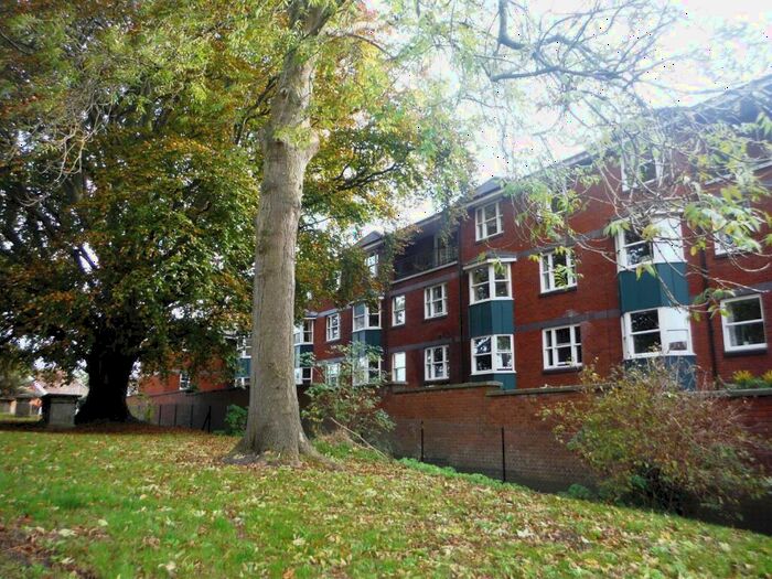 2 Bedroom Flat To Rent In Devizes, SN10