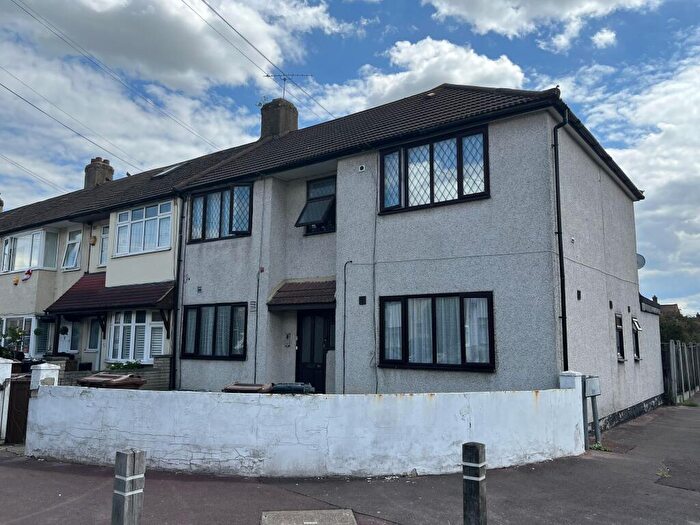 1 Bedroom Flat For Sale In C Auriel Avenue, Dagenham, Greater London, RM10