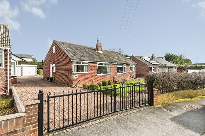 2 Bedroom Semi Detached Bungalow For Sale In Kenilworth Avenue, Gildersome, Leeds, LS27