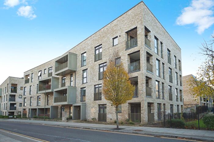 2 Bedroom Flat For Sale In Hera Avenue, Barnet, EN5