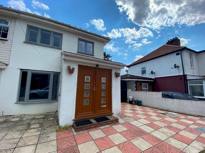 3 Bedroom Terraced House To Rent In Bixley Close, Southall UB2