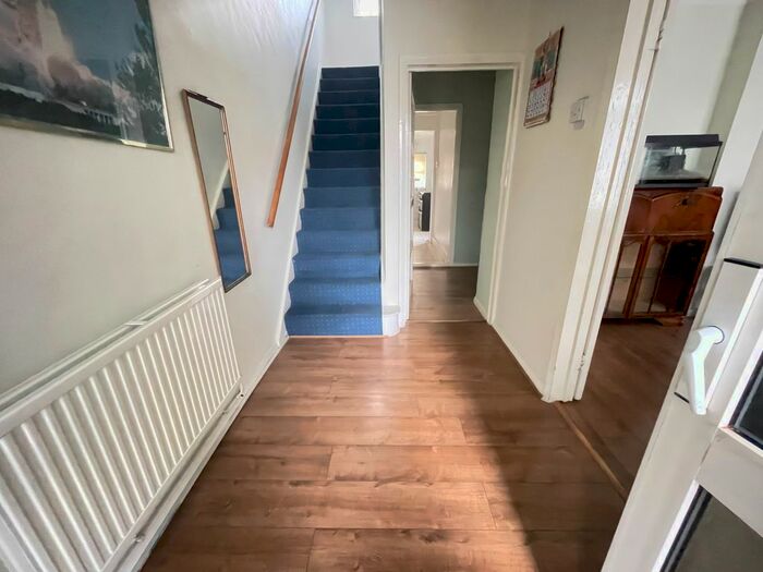 4 Bedroom Detached House To Rent In Hilldene Avenue, Romford, RM3