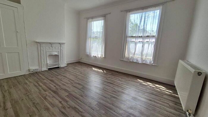 1 Bedroom Flat To Rent In Cowper Road, N18