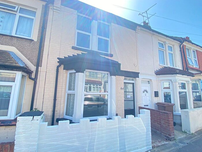 3 Bedroom Terraced House To Rent In Albany Road, Gillingham, Kent, ME7