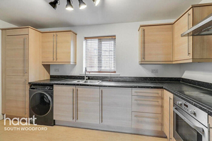 2 Bedroom Apartment For Sale In College Close, Loughton, IG10