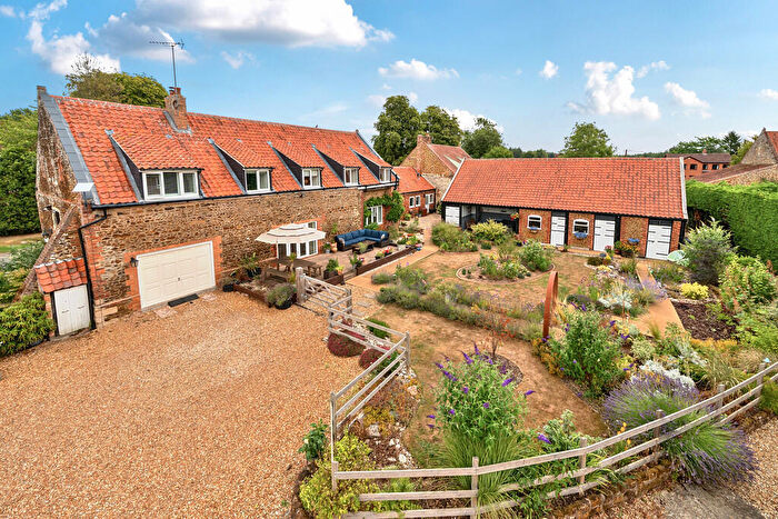 4 Bedroom Barn Conversion For Sale In Low Road, Grimston, PE32