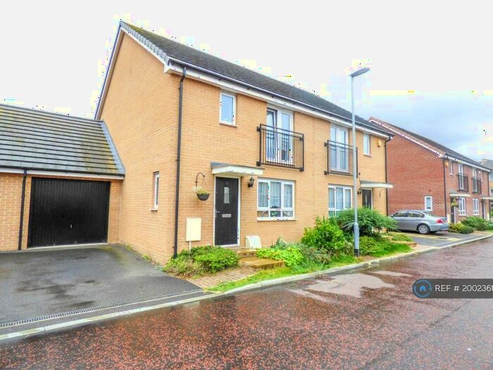 3 Bedroom Semi-Detached House To Rent In Wilmott Close, Basildon, SS14