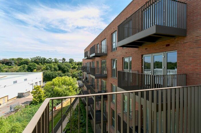 Studio To Rent In Frogmore Avenue, Watford, Hertfordshire, WD17