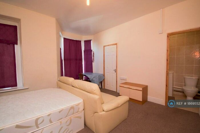 7 Bedroom Terraced House To Rent In Gwydr Crescent, Uplands, Swansea, SA2