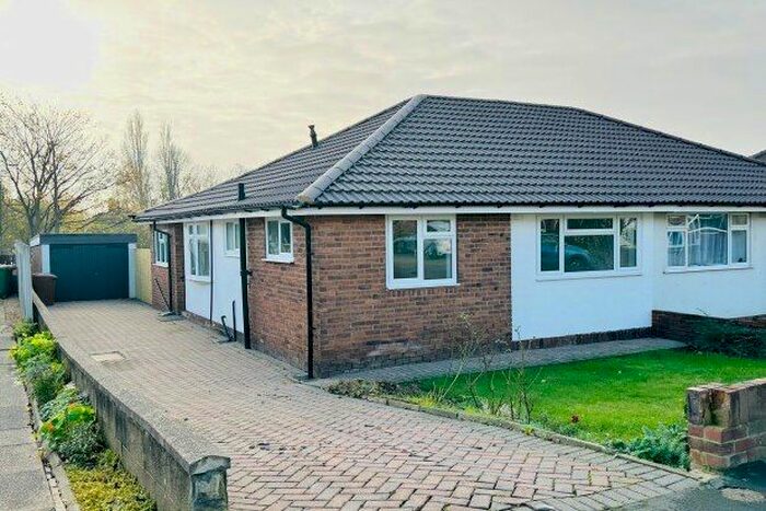 2 Bedroom Bungalow To Rent In Whitehall Crescent, Wakefield, WF1