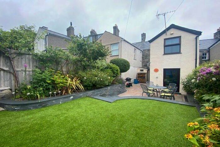 3 Bedroom Property To Rent In Salem Terrace, Criccieth, LL52