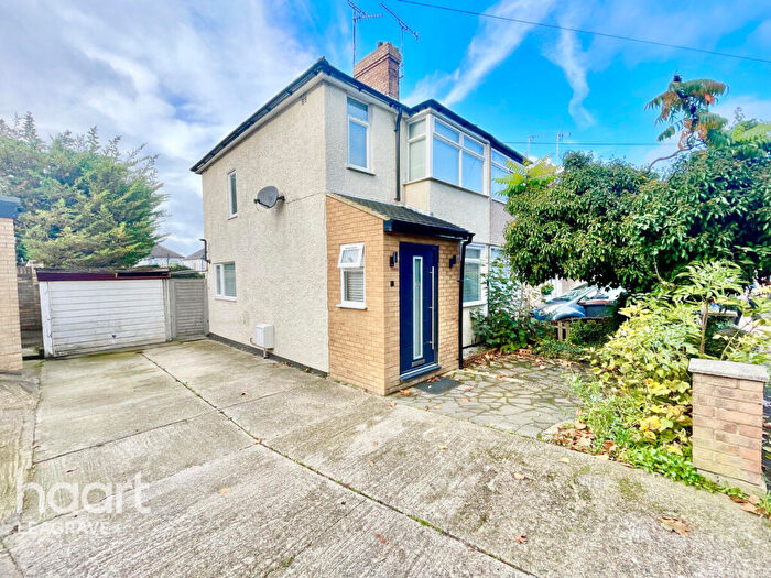 2 Bedroom Semi-Detached House For Sale In Tenth Avenue, Luton, LU3