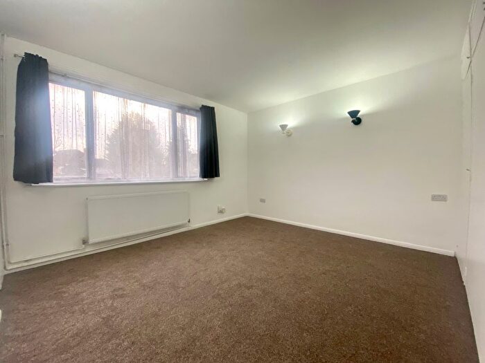 Studio To Rent In Yeading Court, Hayes, UB4