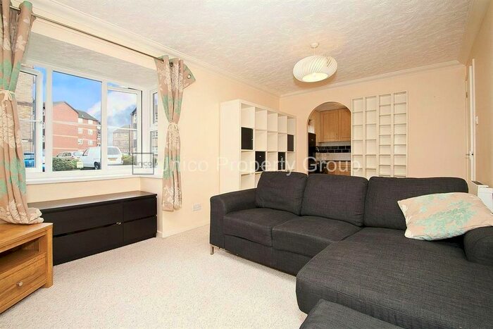 1 Bedroom Flat To Rent In Toulouse Court, Rossetti Road, London, SE16