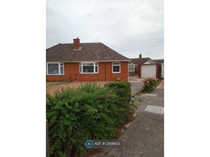 3 Bedroom Bungalow To Rent In Margaret Crescent, Burnham-On-Sea, TA8