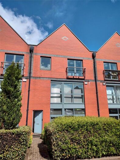 3 Bedroom Garage / Parking To Rent In Easter Dalry Rigg, Edinburgh, Midlothian, EH11