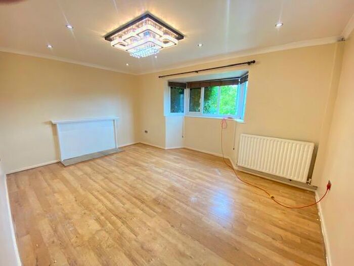 3 Bedroom House To Rent In White Hart Drive, Hemel Hempstead, HP2