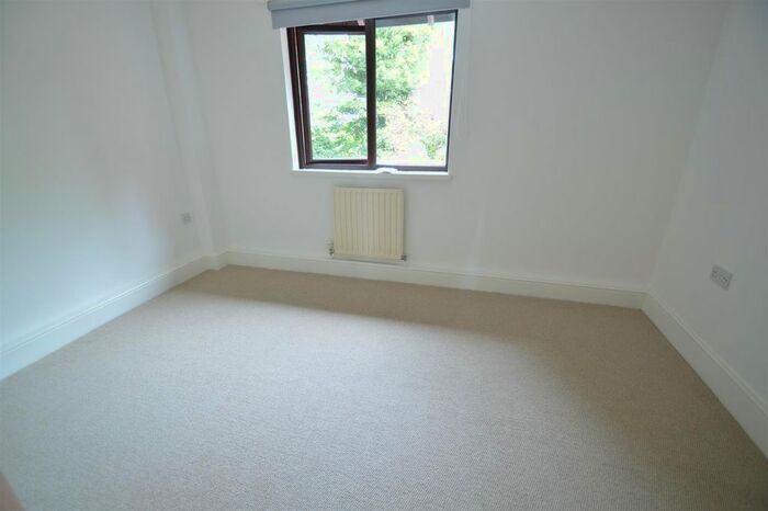 4 Bedroom Semi-Detached House To Rent In Nineacres Way, Coulsdon, CR5