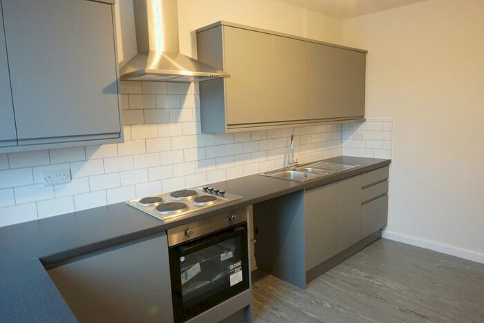 2 Bedroom Flat To Rent In High Road, Beeston, Nottingham, NG9