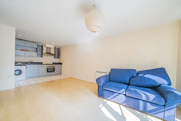 2 Bedroom Flat To Rent In Drayton Park, Highbury, London, N5