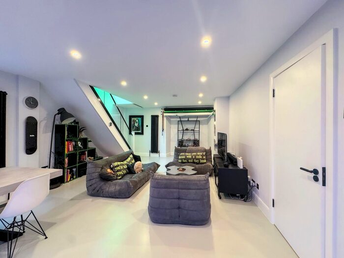 2 Bedroom Flat To Rent In St. Mary's Church Rooms, Defoe Road, N16