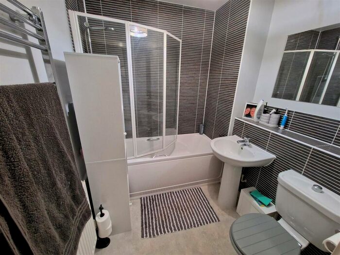 1 Bedroom Flat For Sale In Great Mead, Chippenham, SN15