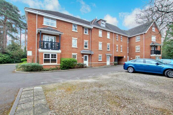 1 Bedroom Property To Rent In Worth Park Avenue, Jacobs Court, RH10