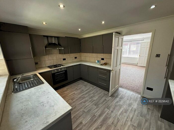 3 Bedroom Terraced House To Rent In James Niven Court, Hull, HU9