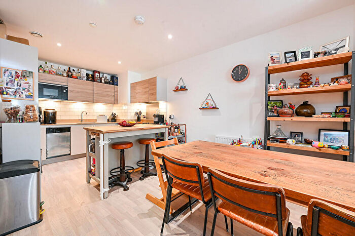 3 Bedroom Flat For Sale In Blagdon Road, New Malden, KT3