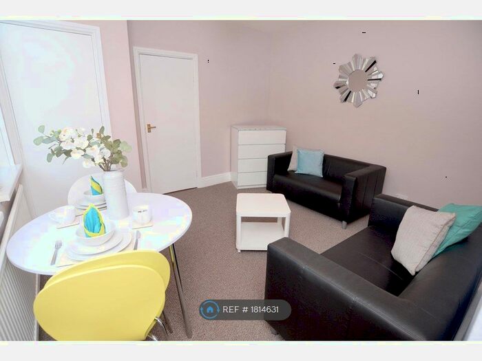 1 Bedroom Flat To Rent In Clytha Square, Newport, NP20