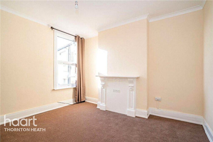 3 Bedroom Flat For Sale In High Street, Thornton Heath, CR7