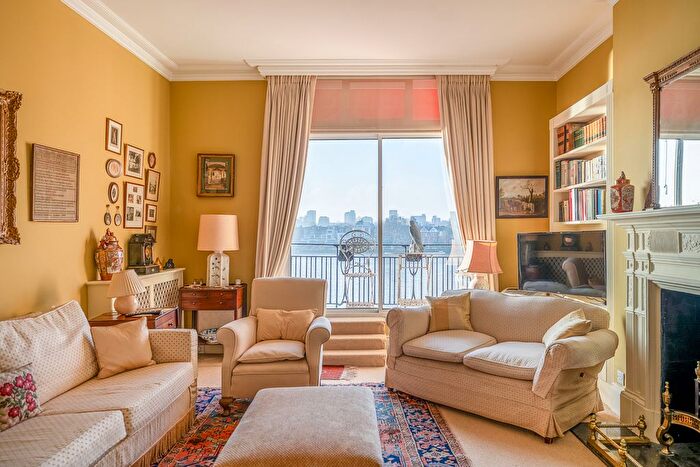 2 Bedroom Flat For Sale In Ranelagh Gardens, London, SW6