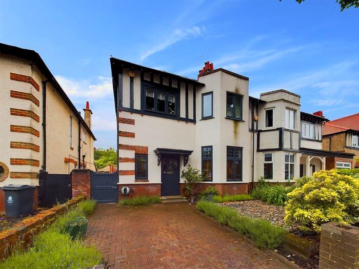 5 Bedroom Semi-Detached House To Rent In Queens Road, Whitley Bay, NE26
