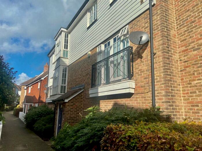 2 Bedroom Apartment To Rent In Ames Way, Kings HIll, ME19