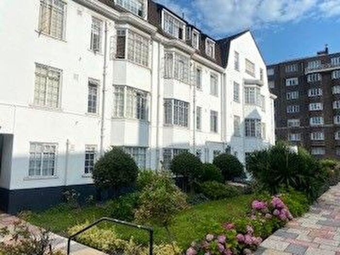 2 Bedroom Flat To Rent In Wavertree Court, Streatham Hill, London, SW2