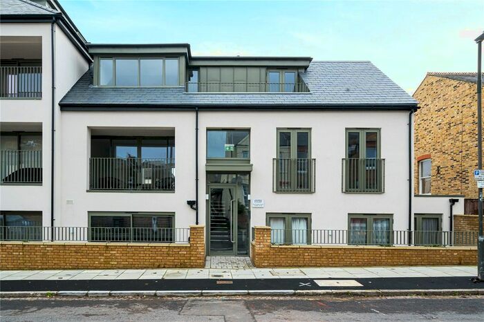 3 Bedroom Flat To Rent In Cowdrey Road, Wimbledon, London, SW19