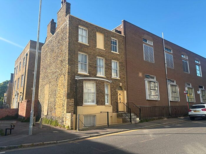 1 Bedroom Flat To Rent In Hardres Street, Ramsgate, CT11