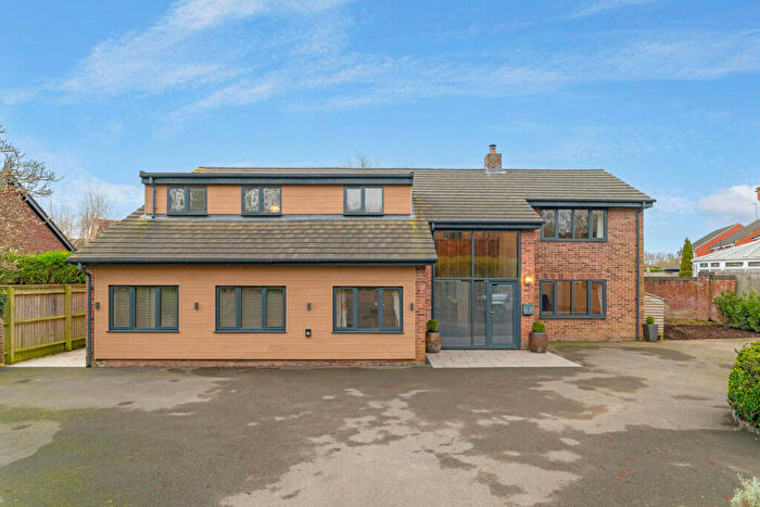 6 Bedroom Detached House For Sale In Hinton Road Brackley, West Northamptonshire, NN13