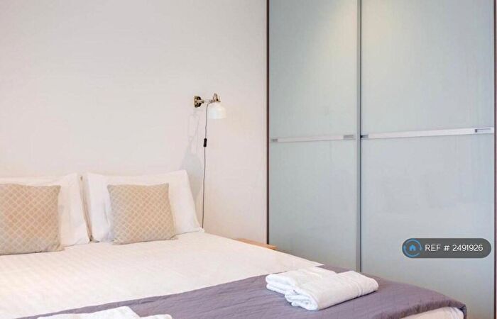 3 Bedroom Flat To Rent In Edward Mews, London, NW1