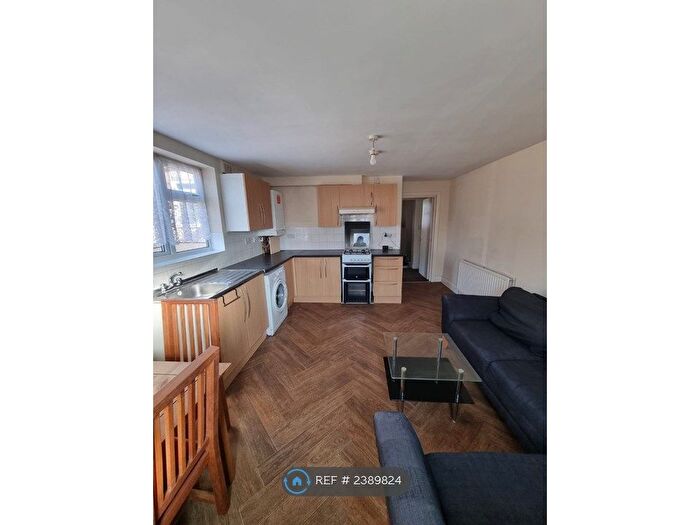 3 Bedroom Flat To Rent In Manor Park, London, E12