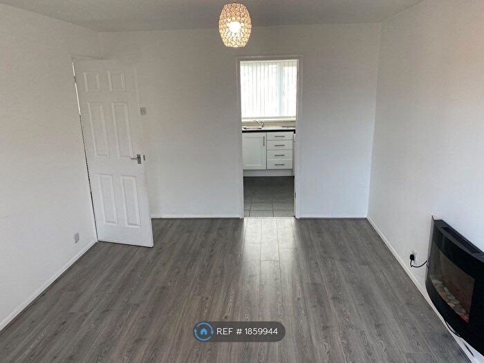 2 Bedroom Maisonette To Rent In Pommel Close, Walsall, WS5