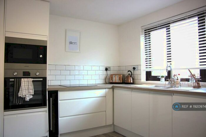 3 Bedroom Terraced House To Rent In Moorside Road, Bradford, BD2