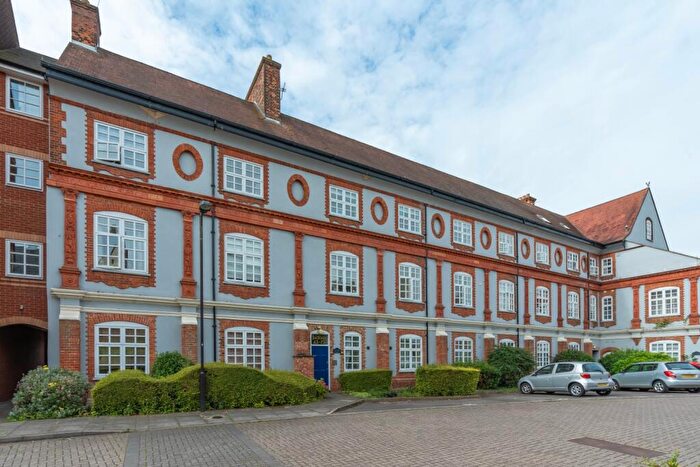 3 Bedroom Flat To Rent In Bennett Crescent, Cowley, OX4