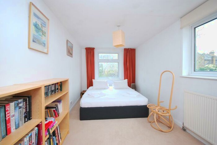 2 Bedroom Flat To Rent In Spenser Road London, SE24